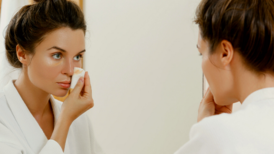 Effortless Elegance: Ixora's Smoothing Make Up Remover Milk