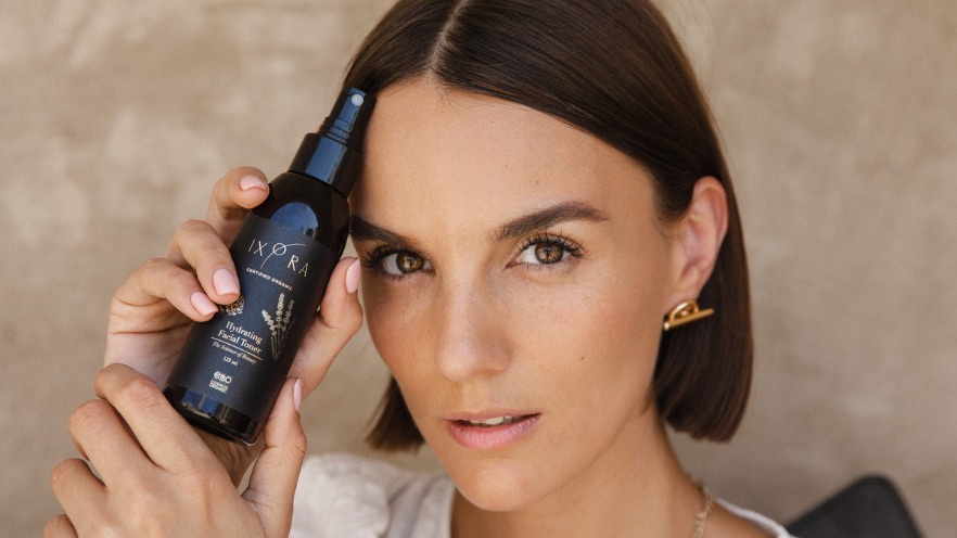 Ixora's Hydrating Facial Toner Spray for Dry Skin